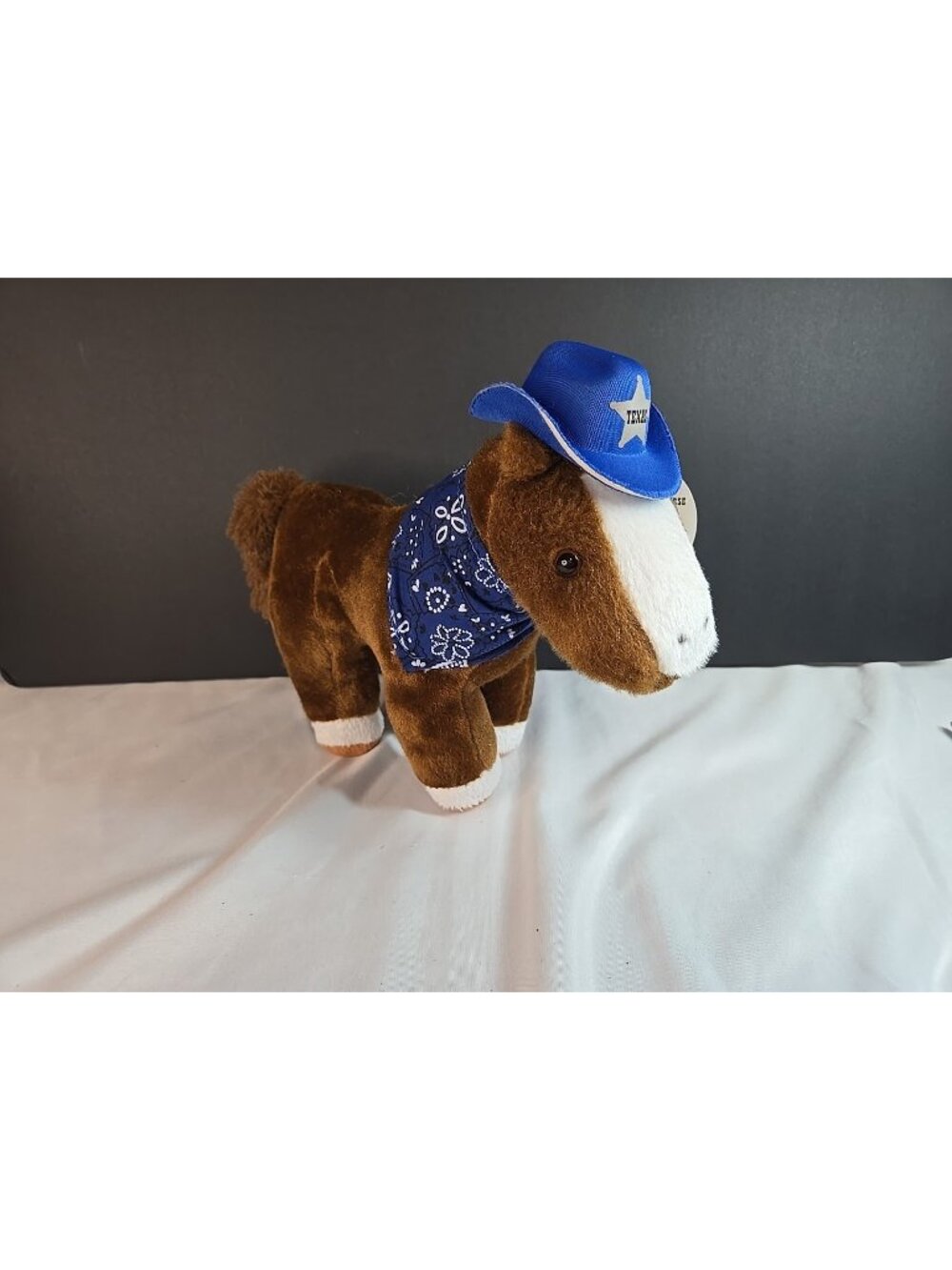 Bucaroo bandit plush neighing horse with tag